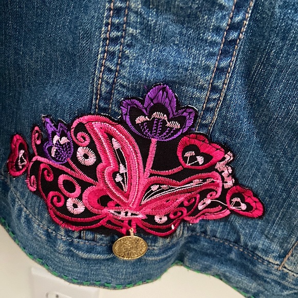 One of a kind embroidery jean jacket - Picture 3 of 7